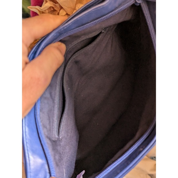 Vintage Blue leather crossbody purse - Picture 5 of 12